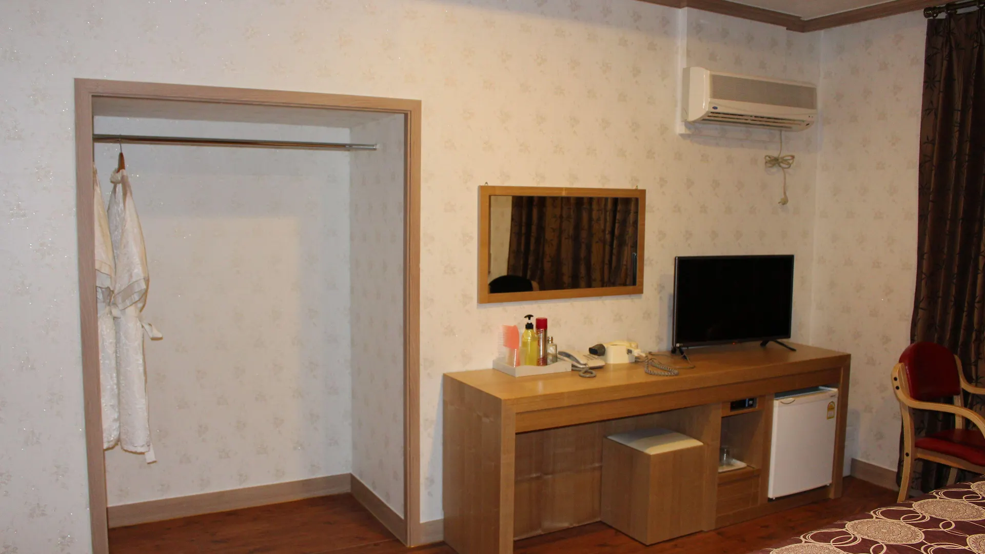 Hotel Parkwood Incheon Airport 3*,