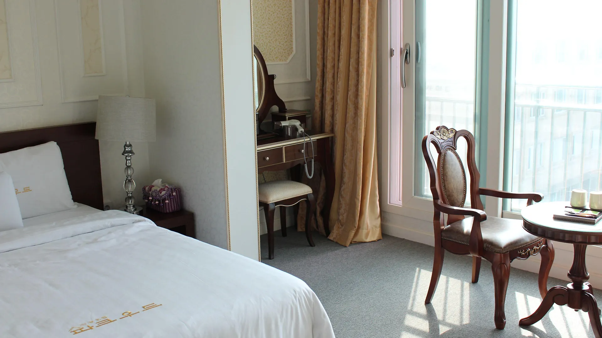 Hotel Parkwood Incheon Airport